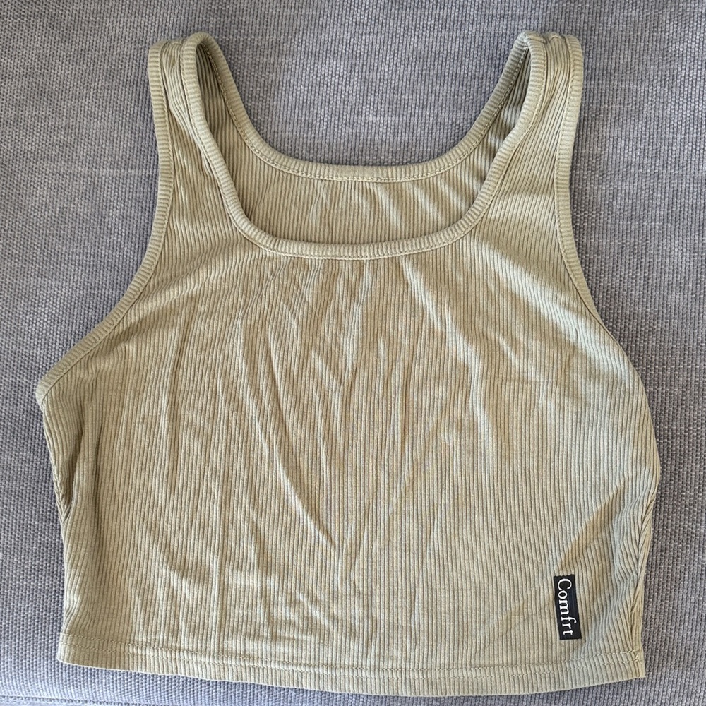 Comfrt Ribbed Crop Tank in Light Olive